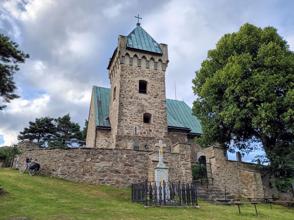 TOULÁNÍ VYSOČINOU A ZA OBĚŠENÝMI&nbsp;PANENKAMI