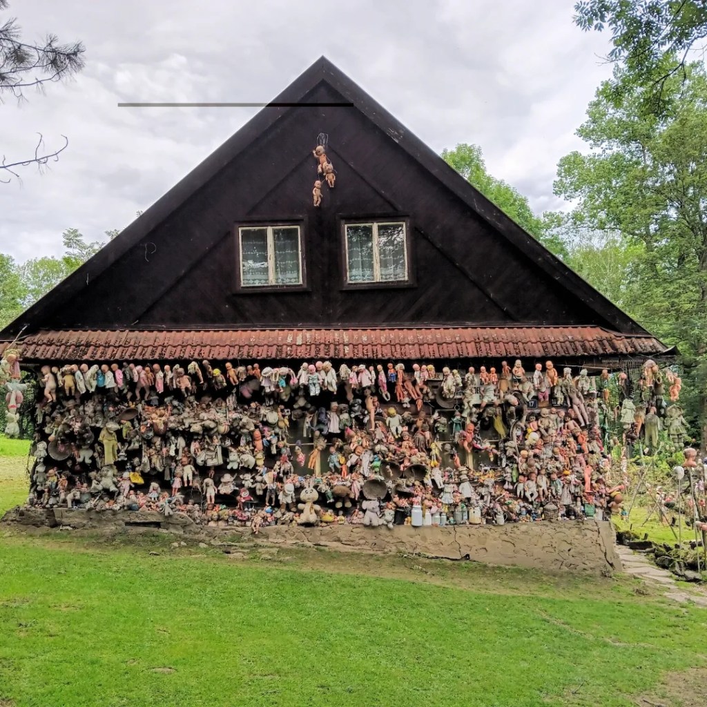 Dům oběšených panenek